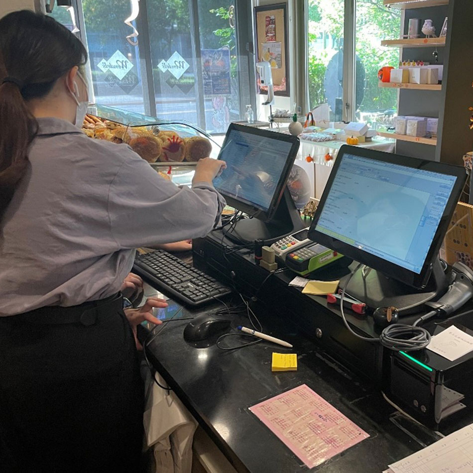 門市 POS 雙螢幕與讀卡機建置